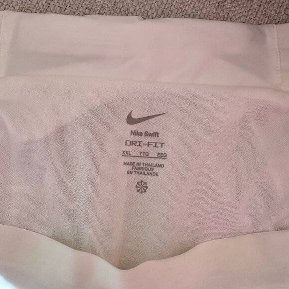 NWT Nike Swift Dri-FIT Mid Rise 2.5" Shorts Women's HQ0638-133 Size 2XL - Picture 9 of 9